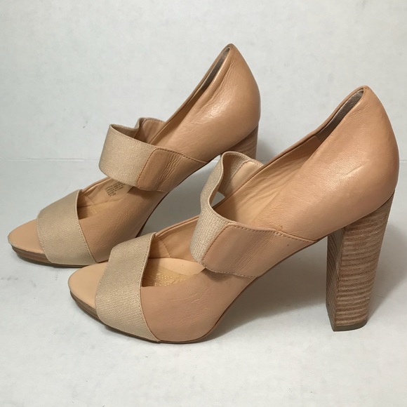 Banana Republic Nude/Tan Leather Stacked Heel - Picture 3 of 8